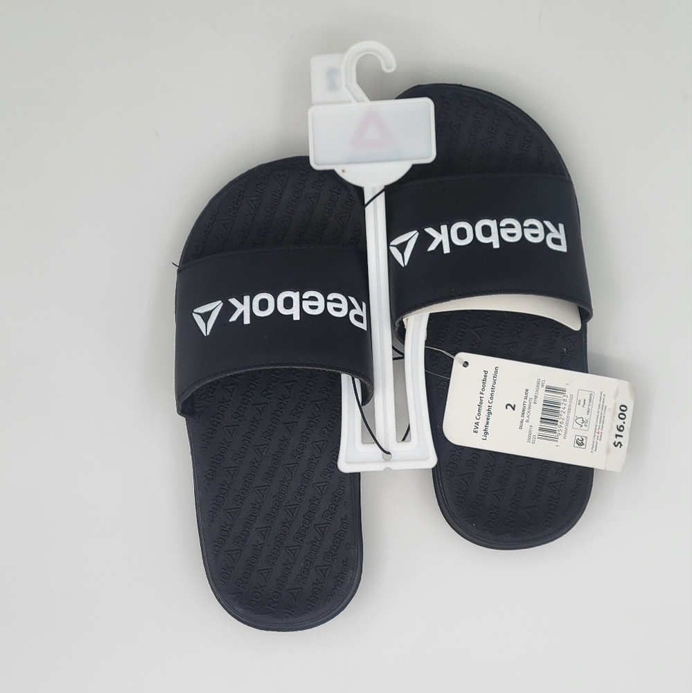Reebok Boys Black slip-on slipper Size 2. R